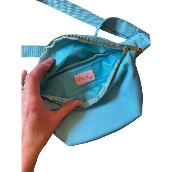 NWOT‎ Pink Lily Nylon Aqua with Gold Belt Bag w/ Adjustable Strap - Picture 3 of 12